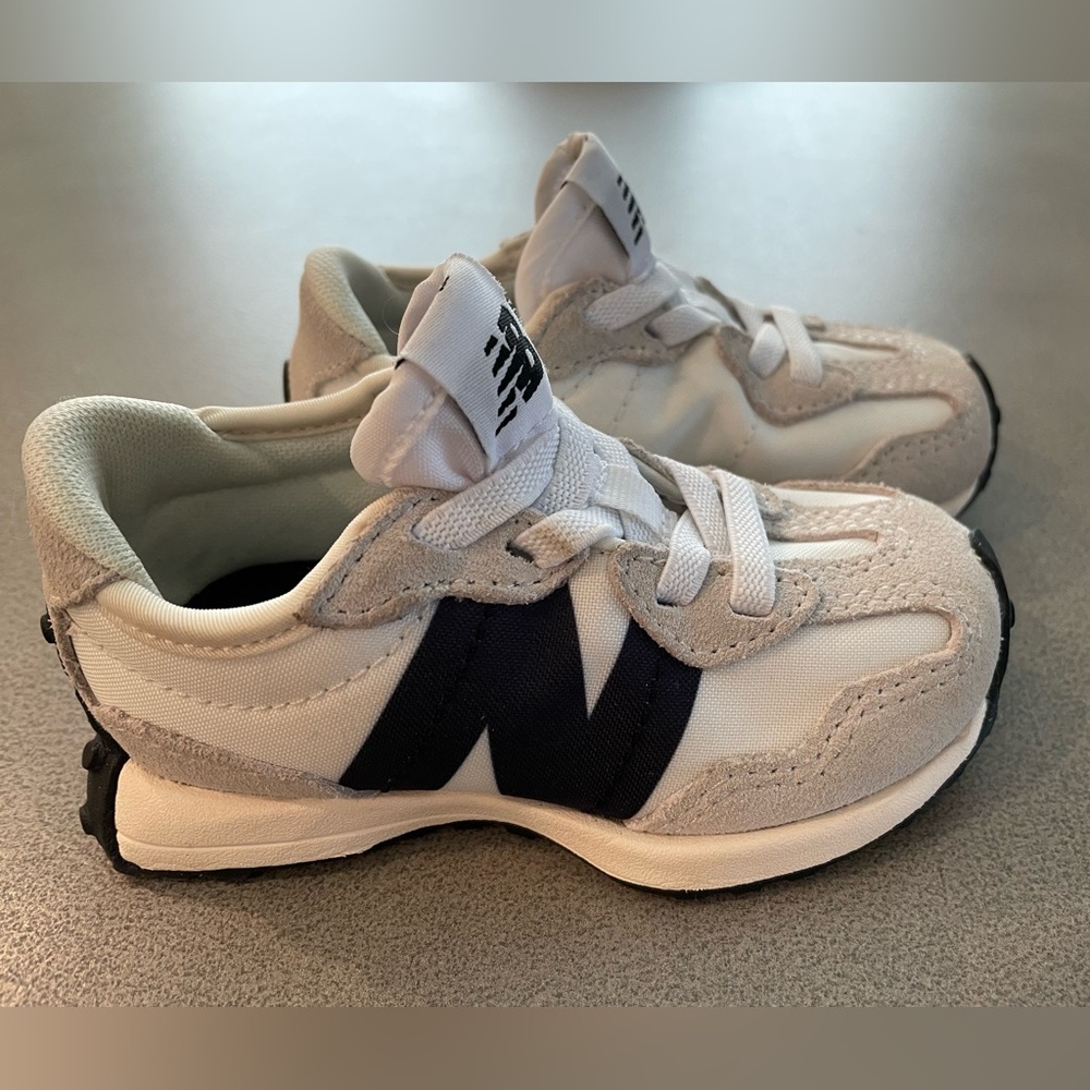 Toddler New Balance | 327 | Black, White, Gray | 5.5W